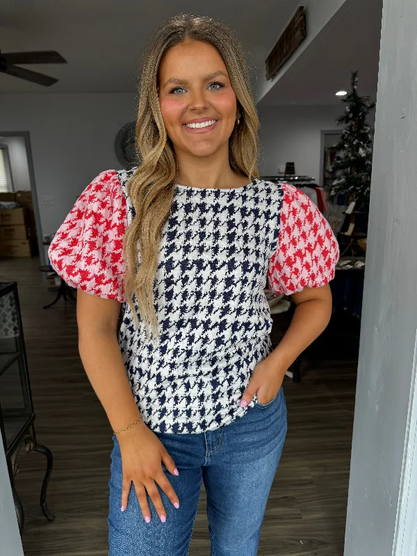 Weekend Bargains to Relish Navy & coral hounds tooth top