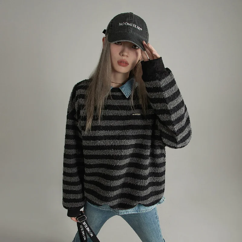 Closeout Deal Striped Loose-Fit Sweatshirt