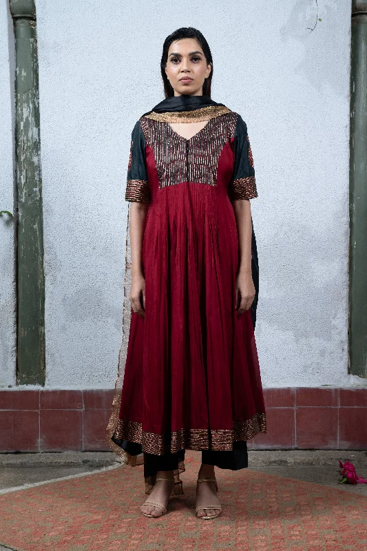 Weekend Specials to Enjoy Jaji: Red and Black Salwar